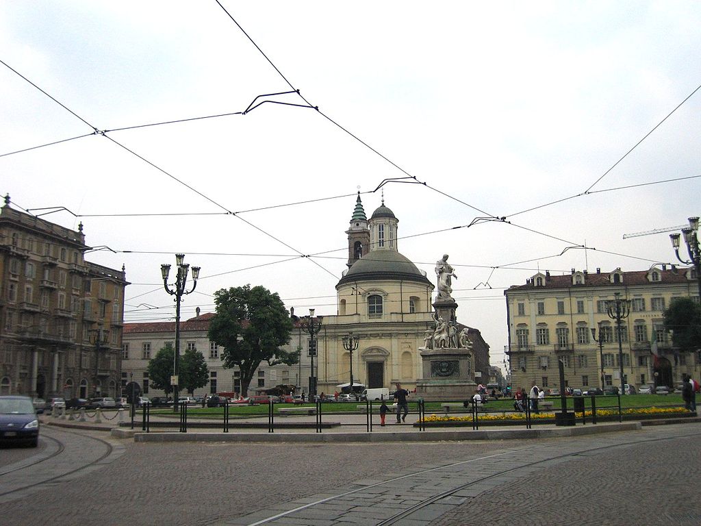 1024px Piazza emanuele filiberto Torino